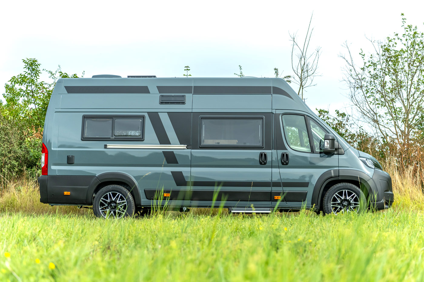 La Strada Avanti R – Exterior passenger side