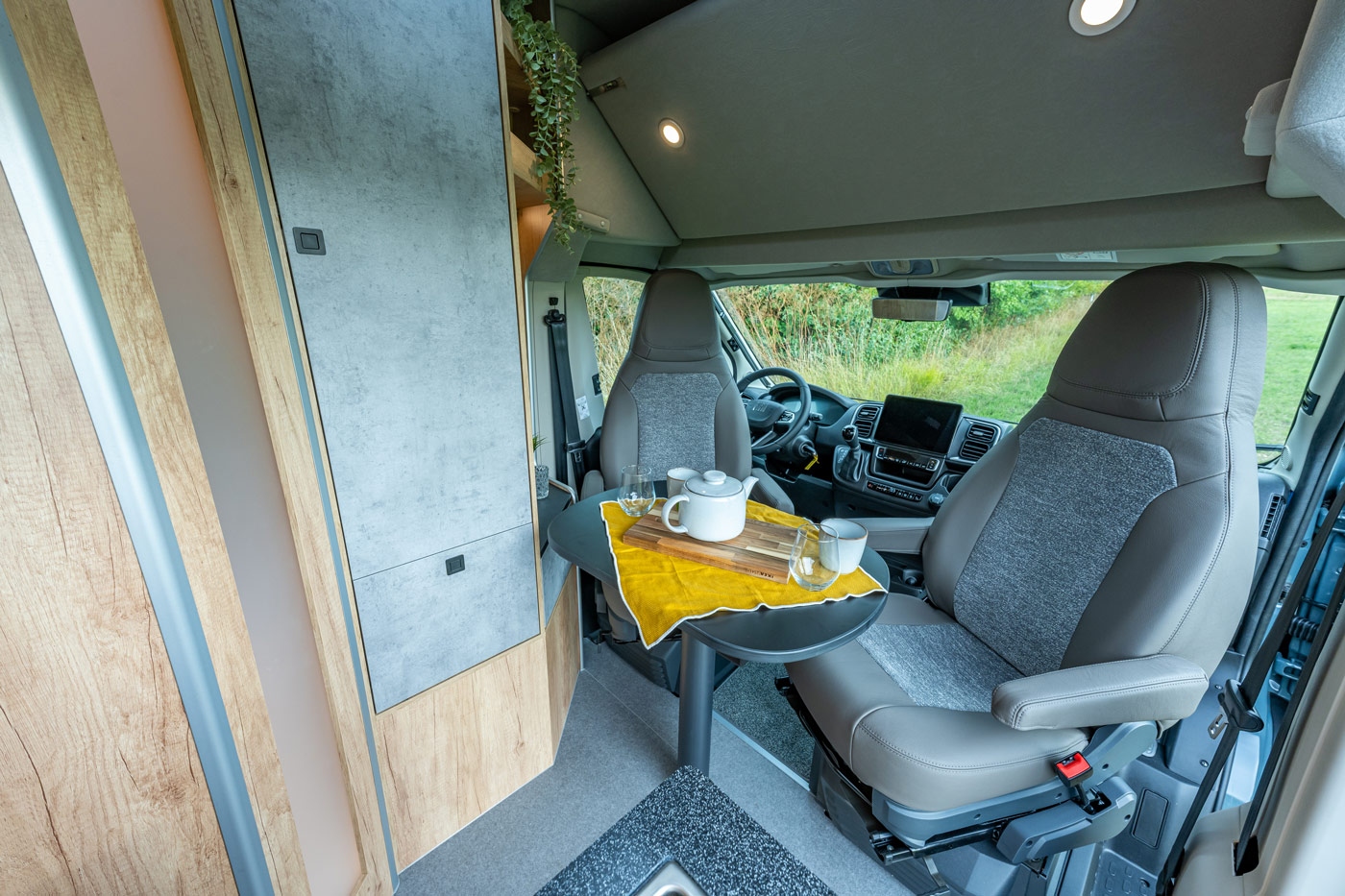 La Strada Avanti R – Front seating area