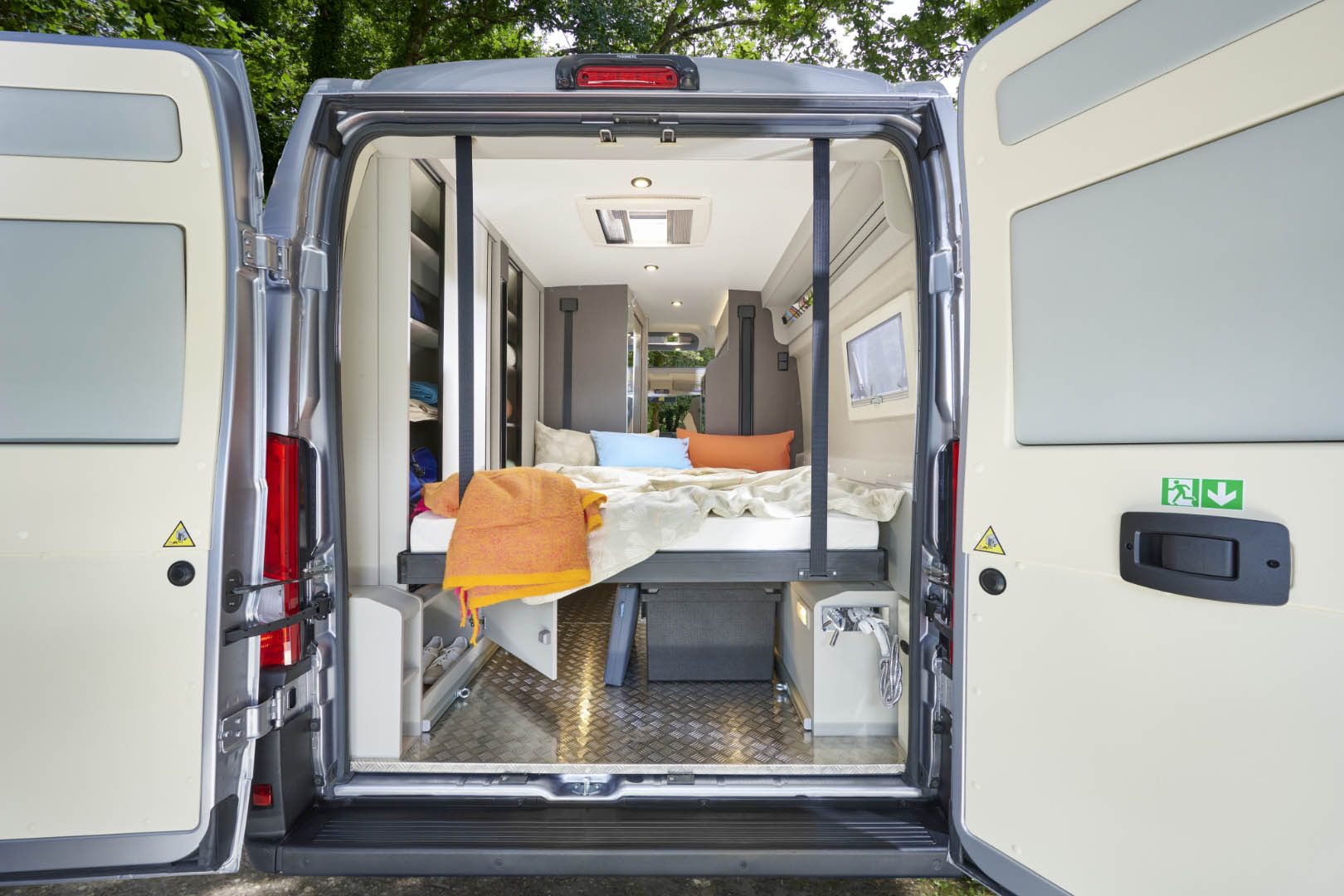 Westfalia Nansen 640LS – rear view with the longitudinal bed lowered