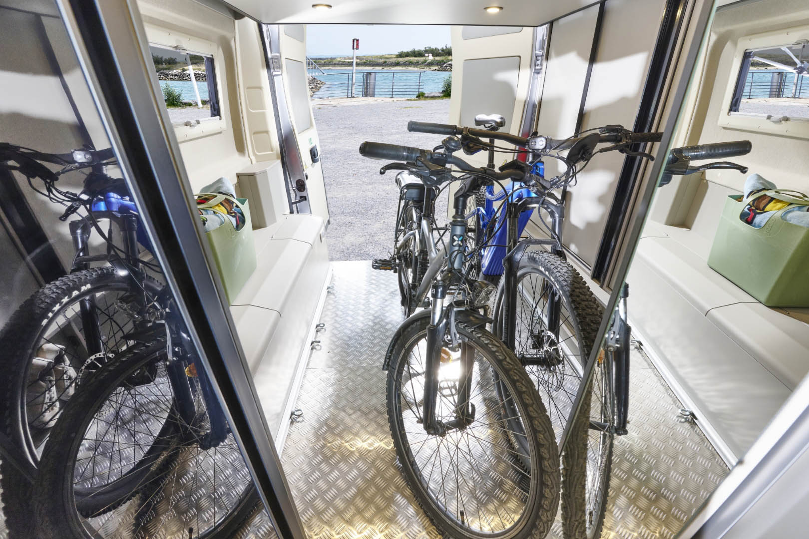 Westfalia Nansen 640LS – rear garage loaded with two bicycles